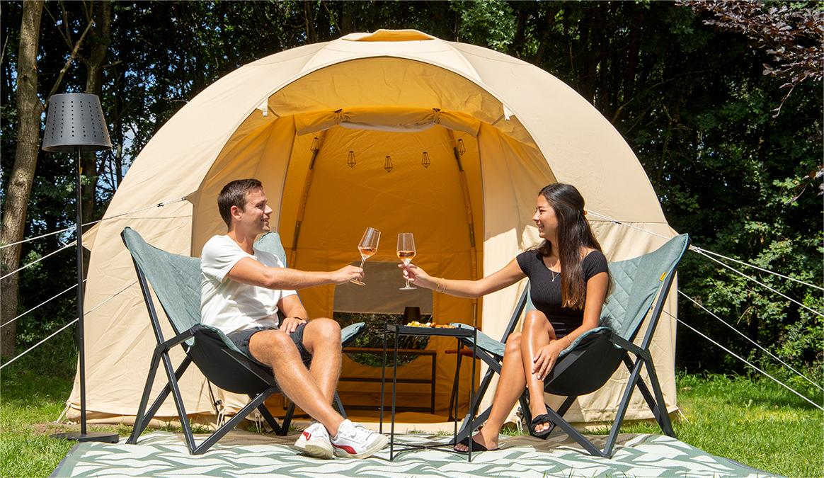 Kampeerclub -Kampeerclub sfeervol tentkamperen groot